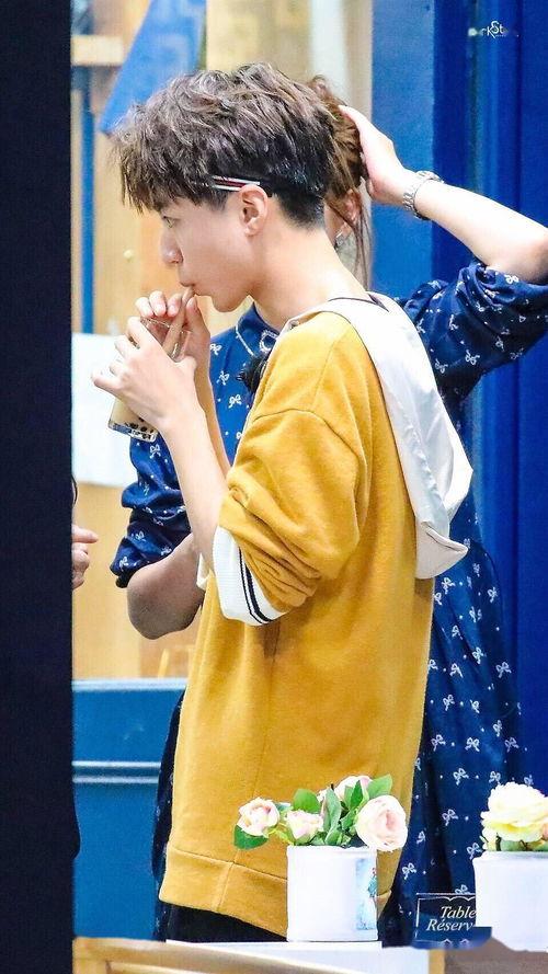 王俊凯科尔马最新爆料,揭秘偶像背后的真实生活  第1张